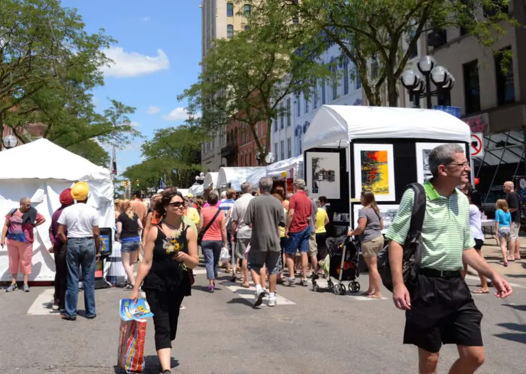 Street art fair where shoppers find local artists