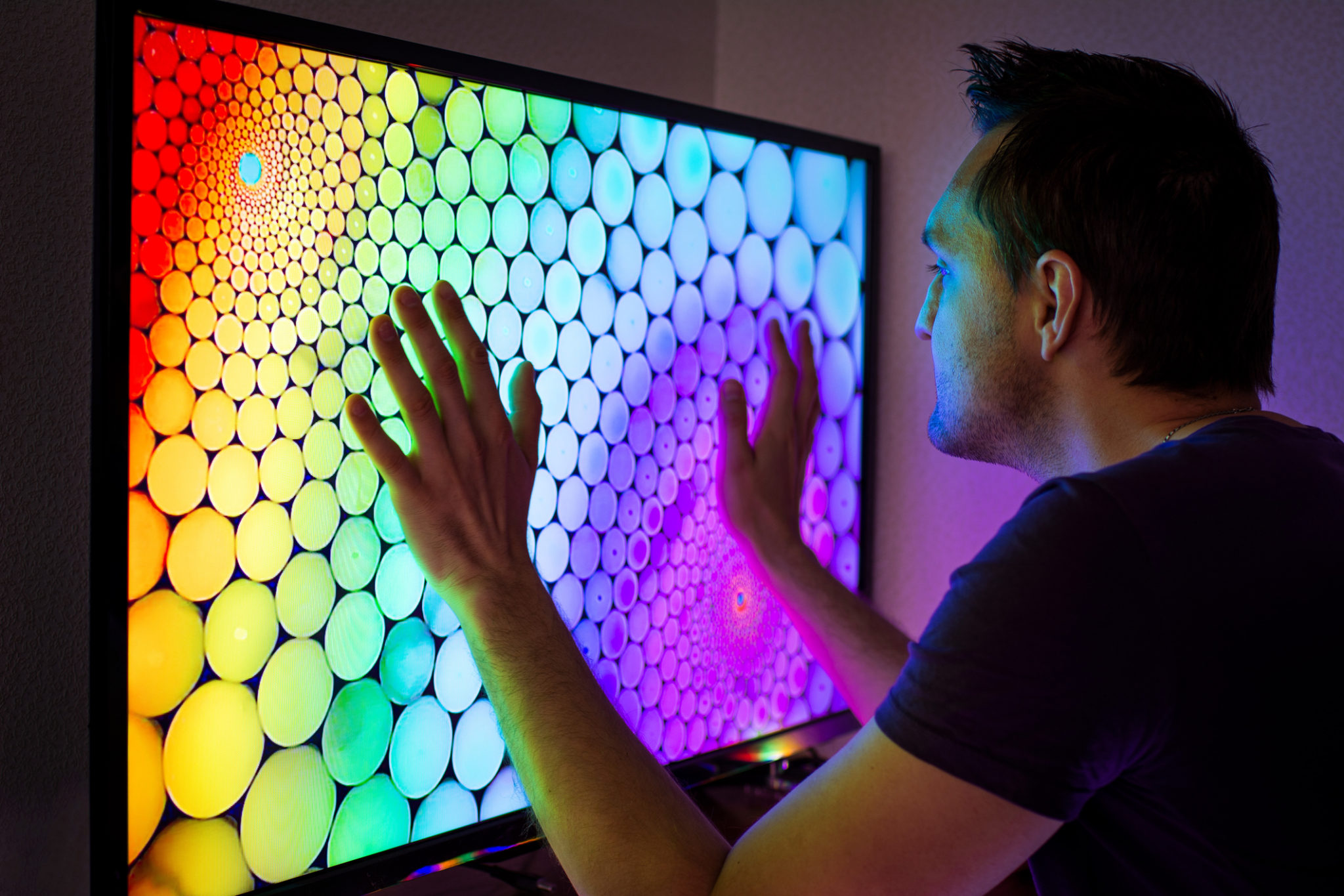 9 Ideas: How To Display Digital Art At Home Including NFTs